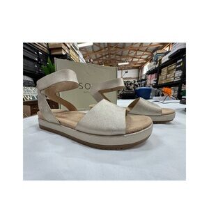 Soul Naturalizer Gold Platform Sandals size 8.5